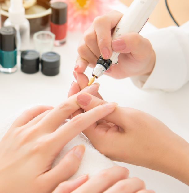 how to remove gel polish: nail tech