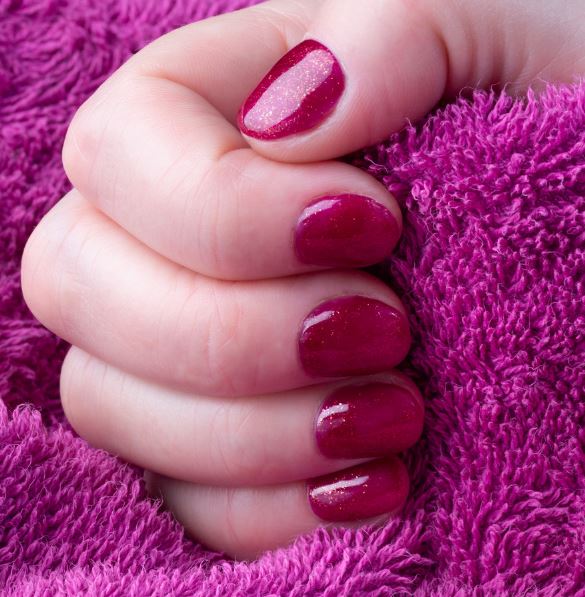 Short pink sparkle nails