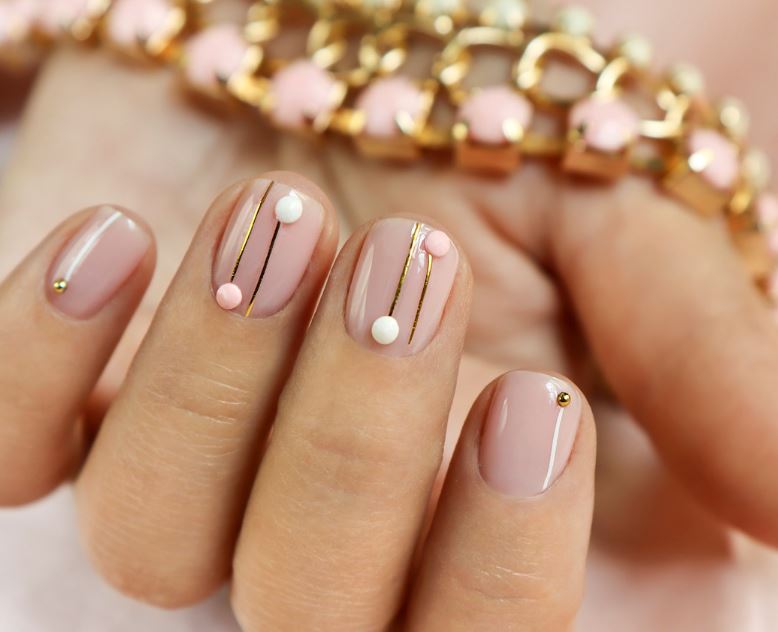 Elegant short nails