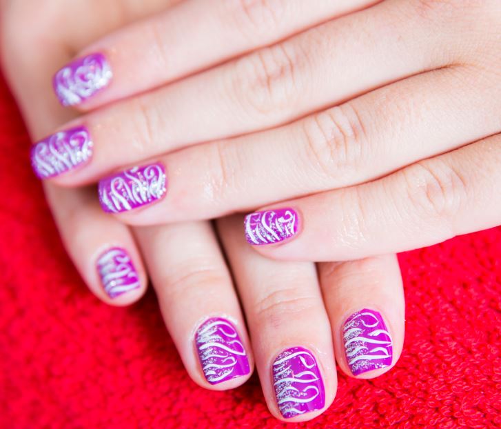 Short purple abstract nails