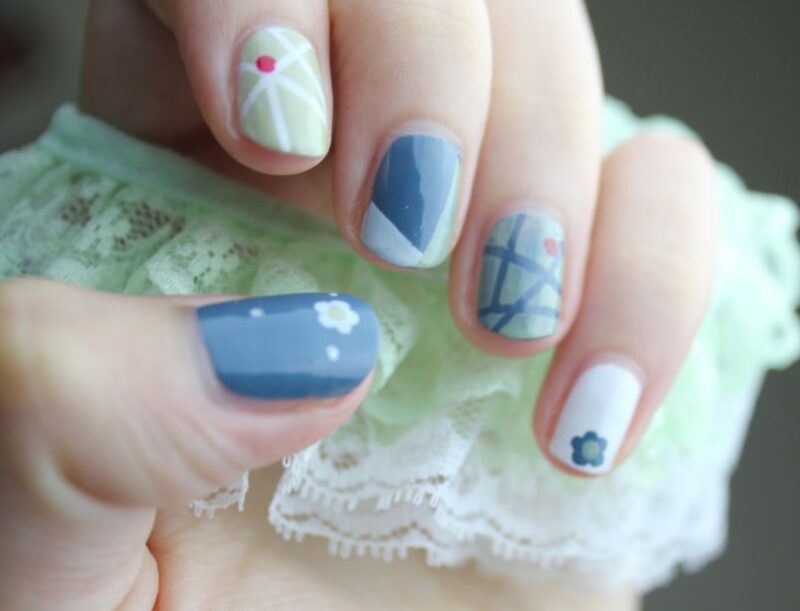 Cute daisy nails