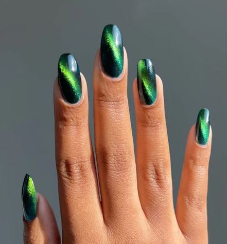 Magnetic Green Cat Eye Nails