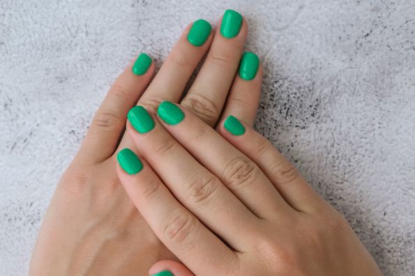 What does green nail polish mean?