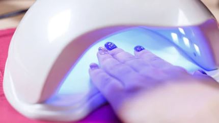 Cure gel nails for the correct amount of time
