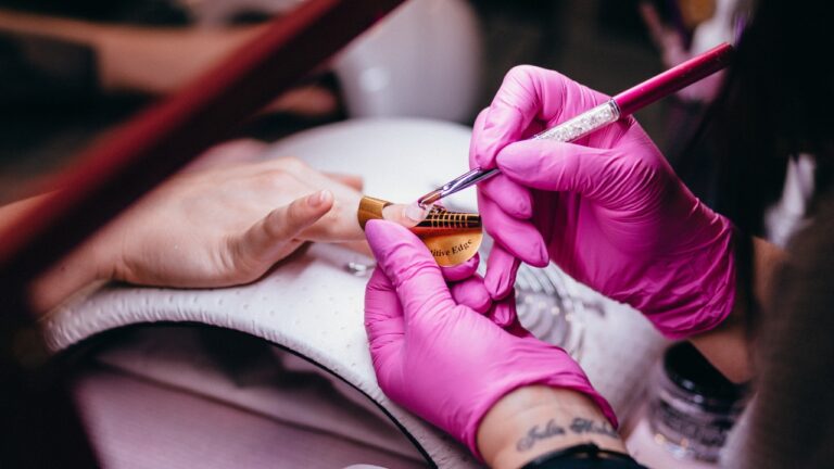 Nail Tech Guide: How to get more sales