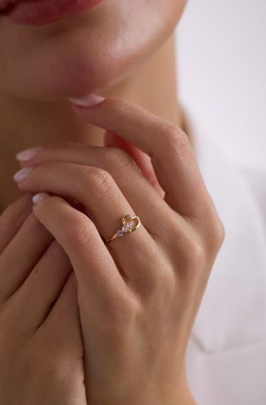 dainty heart ring